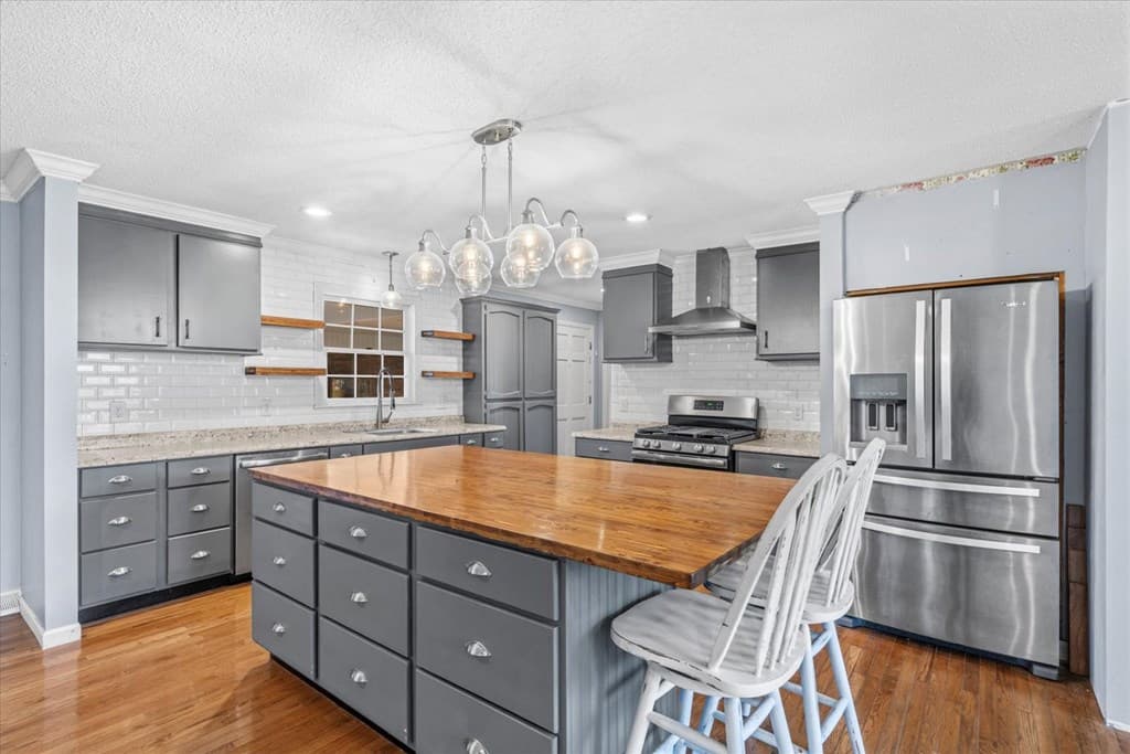 527 E Austin Dr, Chatsworth GA 30705 - Photo