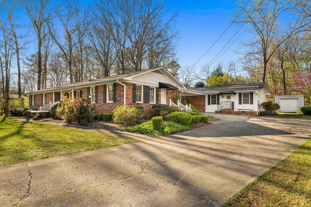 527 E Austin Dr, Chatsworth GA 30705 - Photo