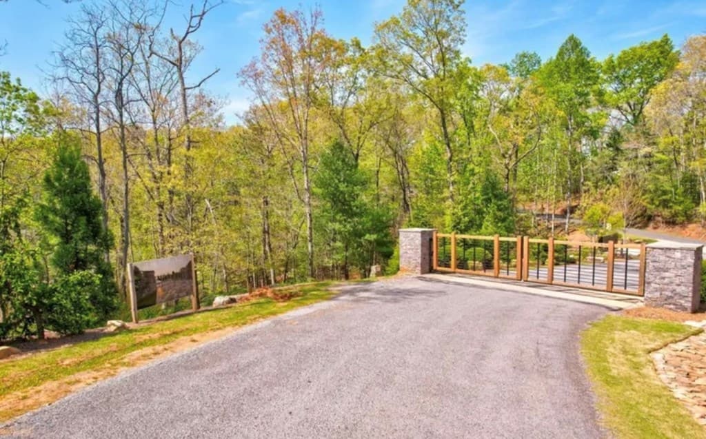 497 S Jakes Landing Way, Ellijay GA 30540 - Photo