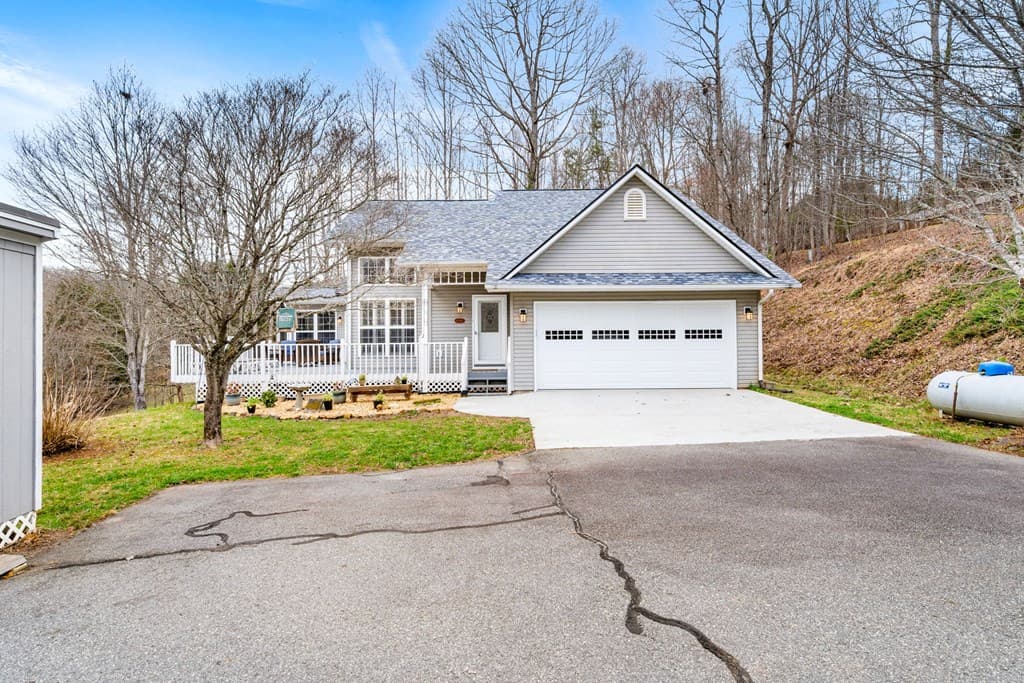 295 White Oak Drive, Warne NC 28909 - Photo
