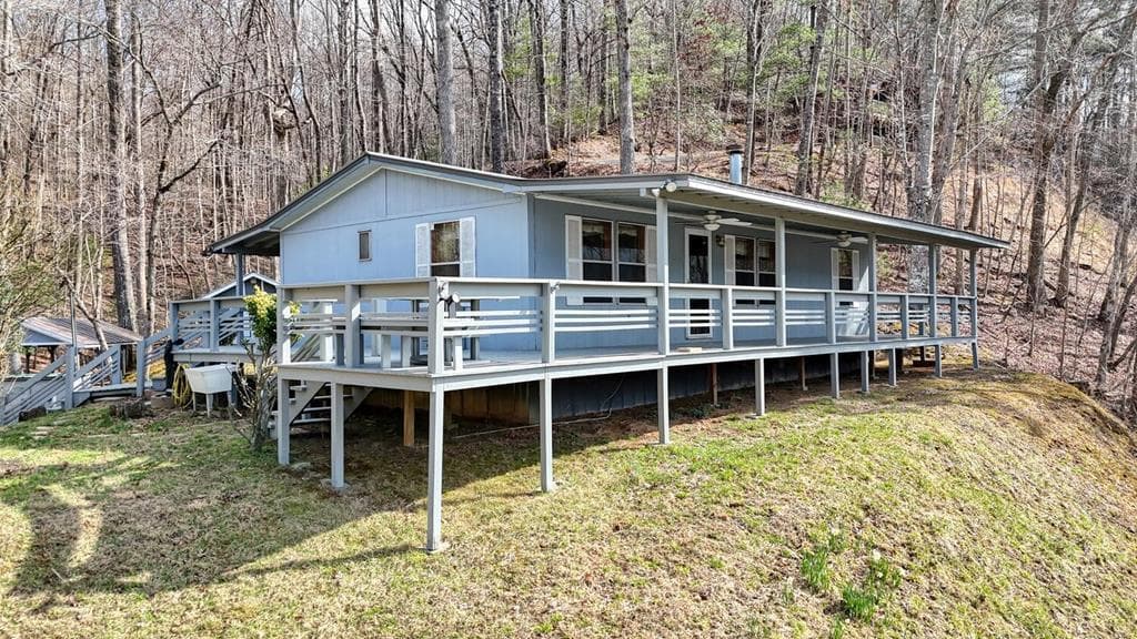 240 Ruby Lake Drive N, Hiawassee GA 30546 - Photo