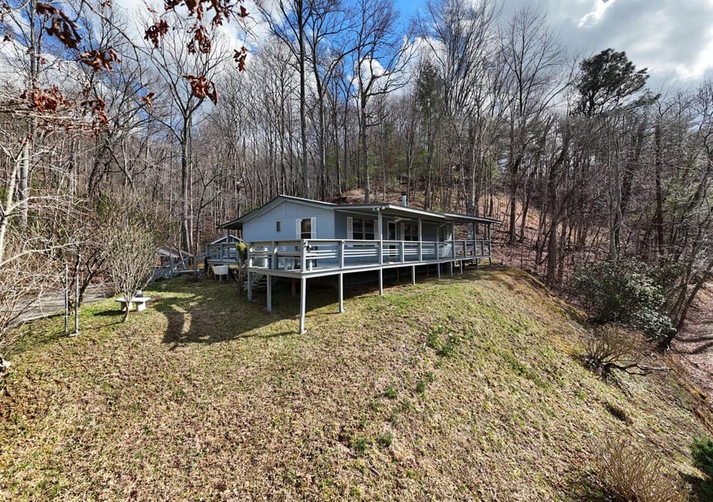 240 Ruby Lake Drive N, Hiawassee GA 30546 - Photo