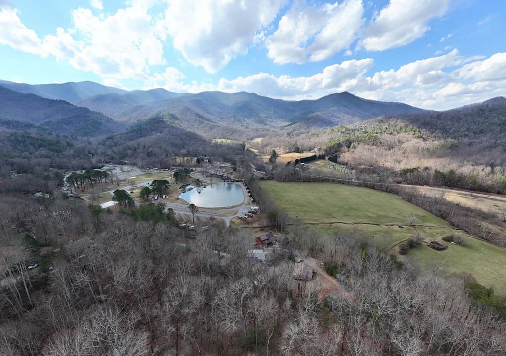 240 Ruby Lake Drive N, Hiawassee GA 30546 - Photo