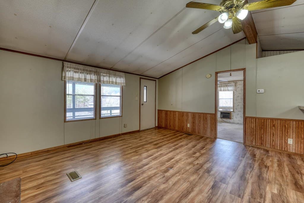 240 Ruby Lake Drive N, Hiawassee GA 30546 - Photo