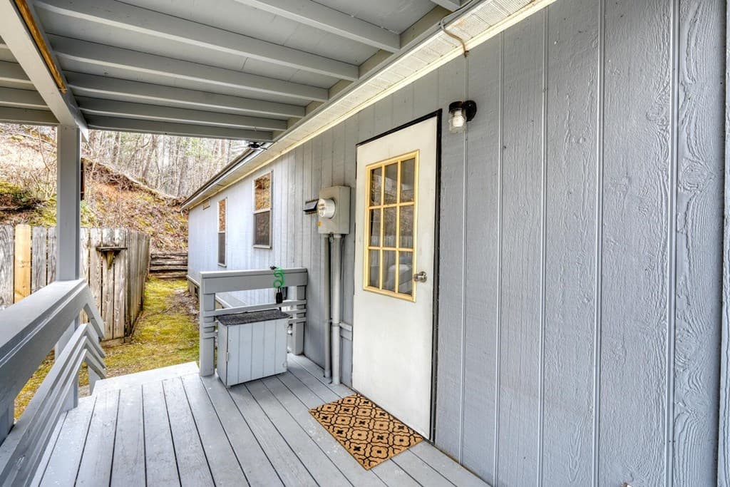 240 Ruby Lake Drive N, Hiawassee GA 30546 - Photo