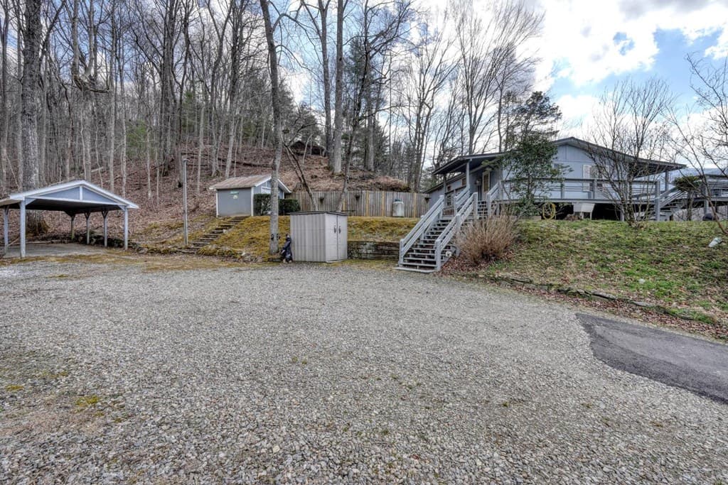 240 Ruby Lake Drive N, Hiawassee GA 30546 - Photo