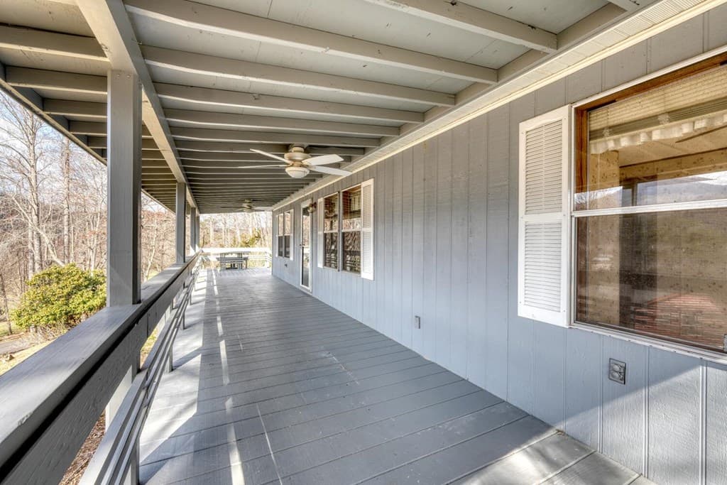 240 Ruby Lake Drive N, Hiawassee GA 30546 - Photo