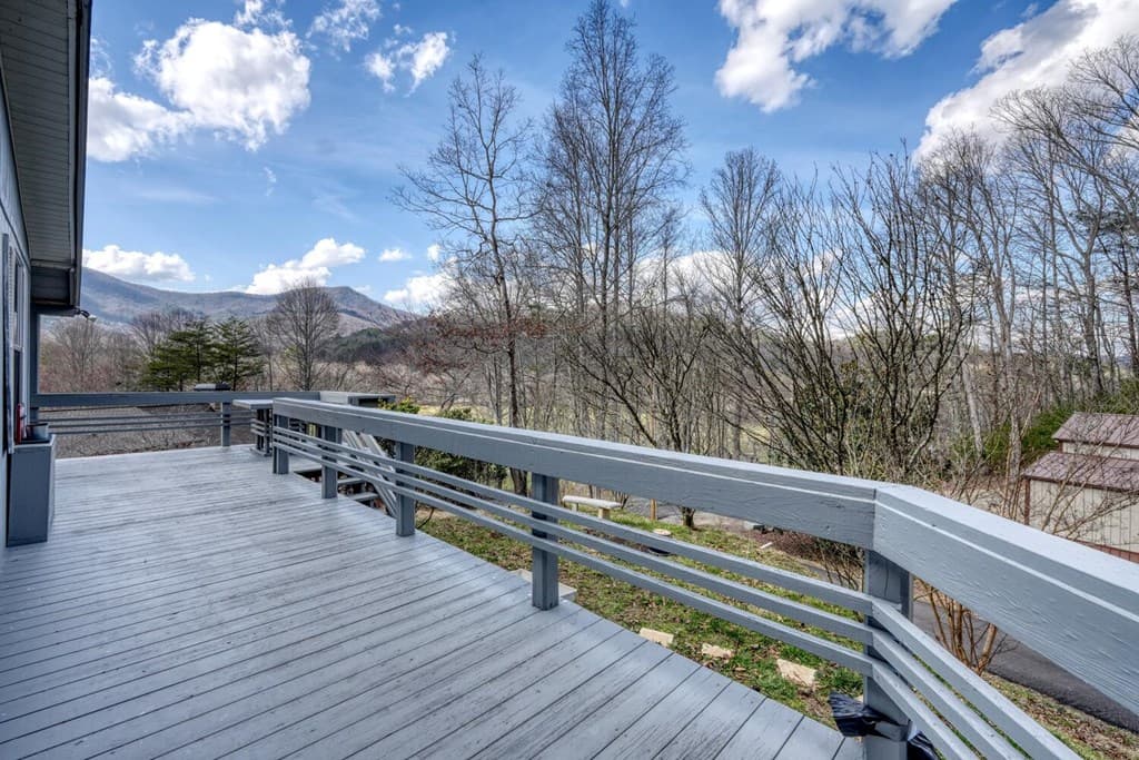 240 Ruby Lake Drive N, Hiawassee GA 30546 - Photo
