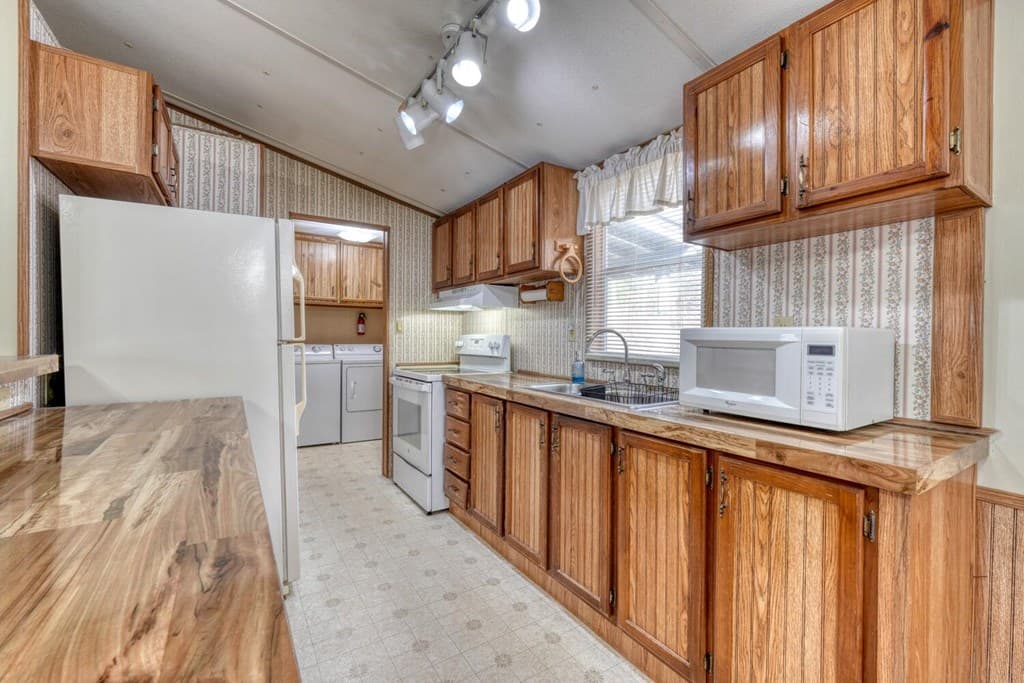 240 Ruby Lake Drive N, Hiawassee GA 30546 - Photo