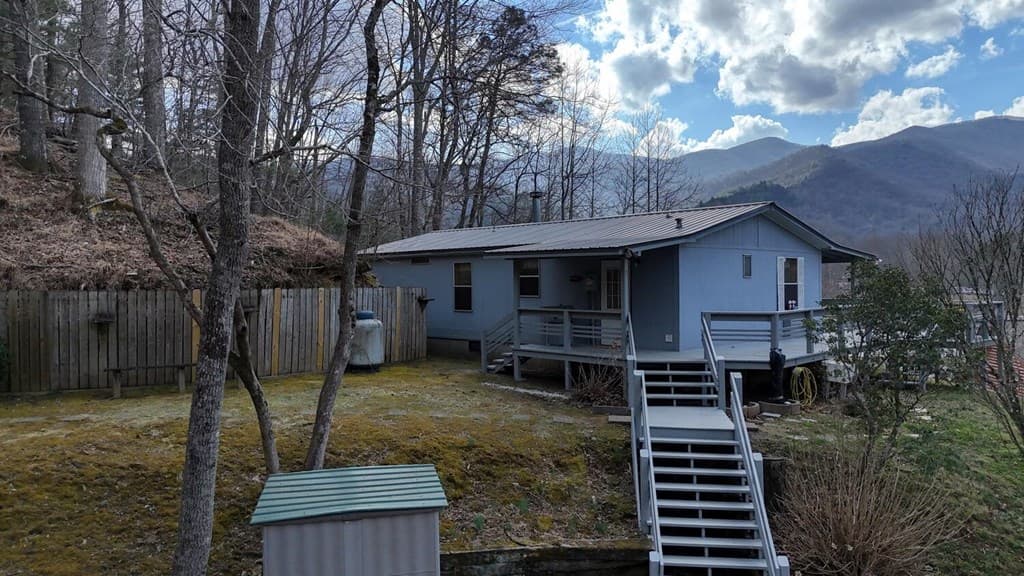 240 Ruby Lake Drive N, Hiawassee GA 30546 - Photo