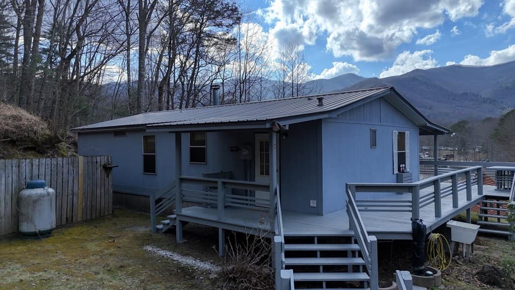 240 Ruby Lake Drive N, Hiawassee GA 30546 - Photo