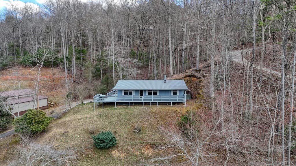 240 Ruby Lake Drive N, Hiawassee GA 30546 - Photo