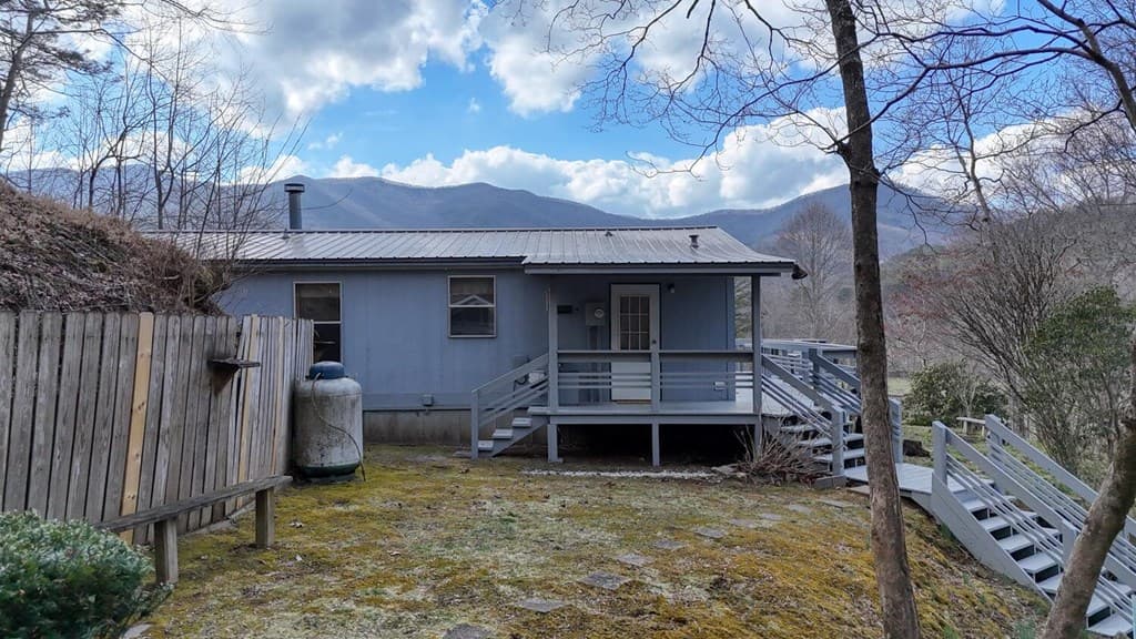 240 Ruby Lake Drive N, Hiawassee GA 30546 - Photo