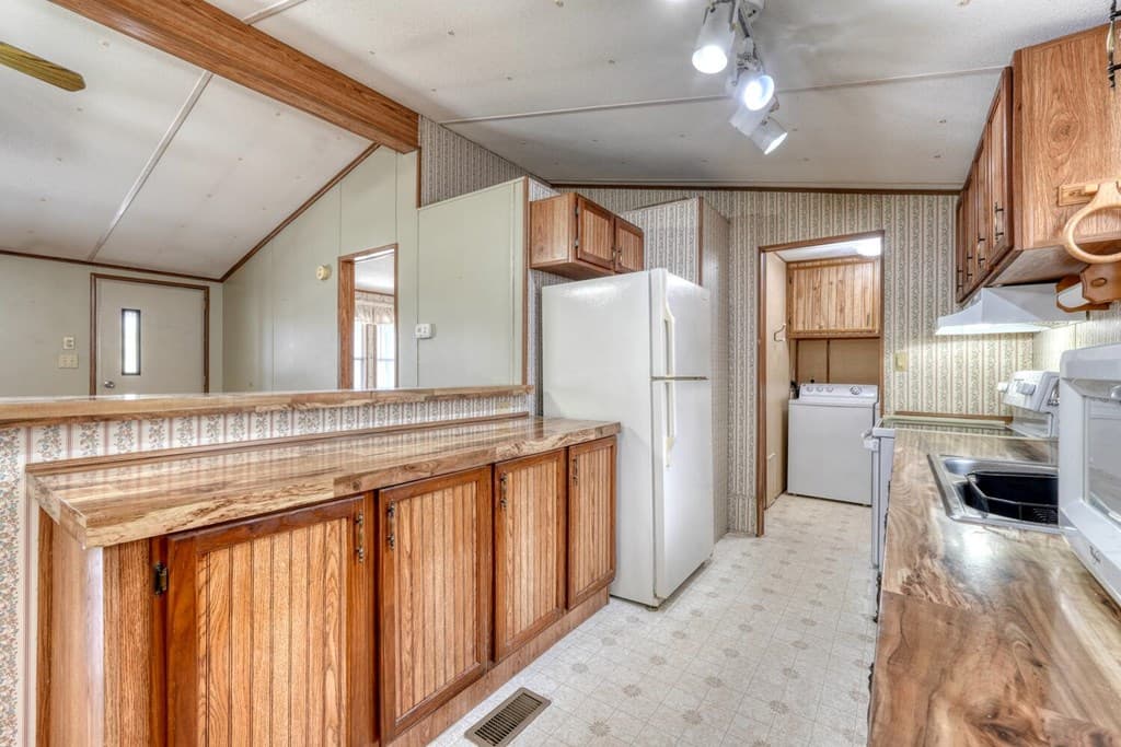 240 Ruby Lake Drive N, Hiawassee GA 30546 - Photo