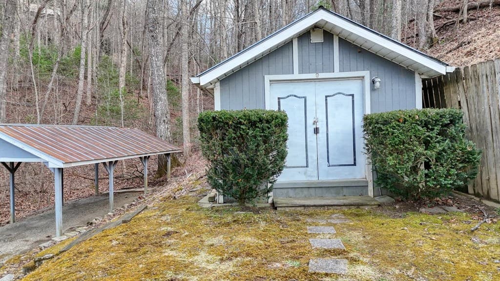 240 Ruby Lake Drive N, Hiawassee GA 30546 - Photo