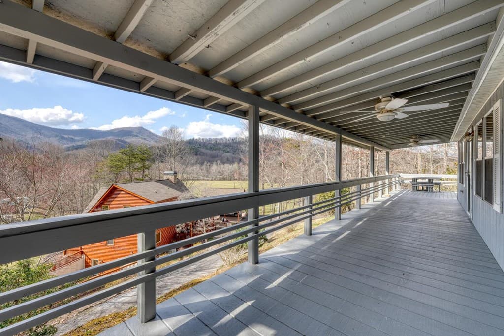 240 Ruby Lake Drive N, Hiawassee GA 30546 - Photo