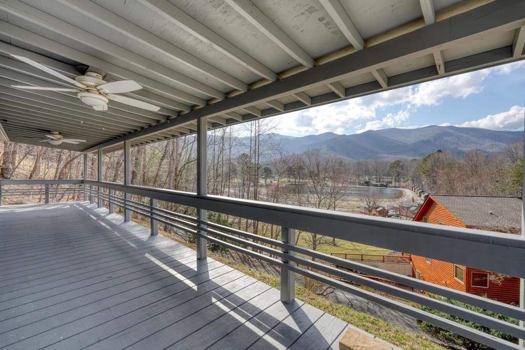 240 Ruby Lake Drive N, Hiawassee GA 30546 - Photo