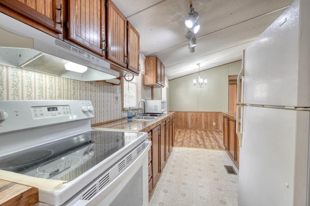 240 Ruby Lake Drive N, Hiawassee GA 30546 - Photo