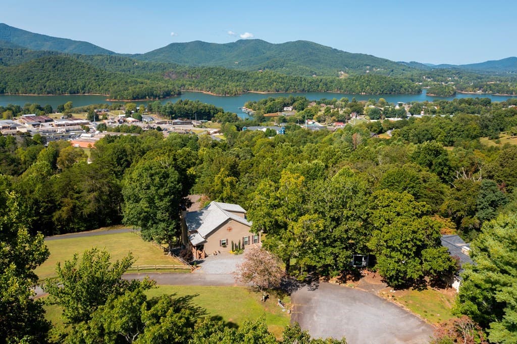 379 Chancey Drive, Hiawassee GA 30546 - Photo