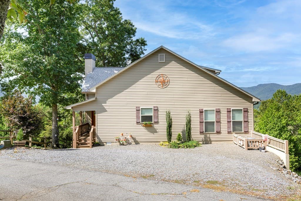 379 Chancey Drive, Hiawassee GA 30546 - Photo