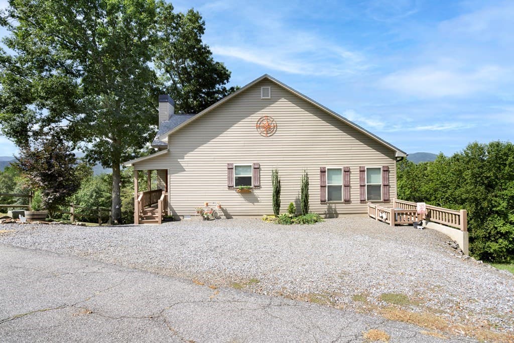379 Chancey Drive, Hiawassee GA 30546 - Photo