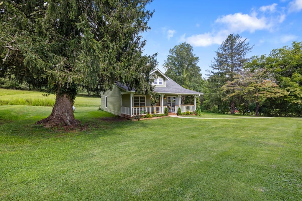 364 Hiawassee Street, Hayesville NC 28904 - Photo