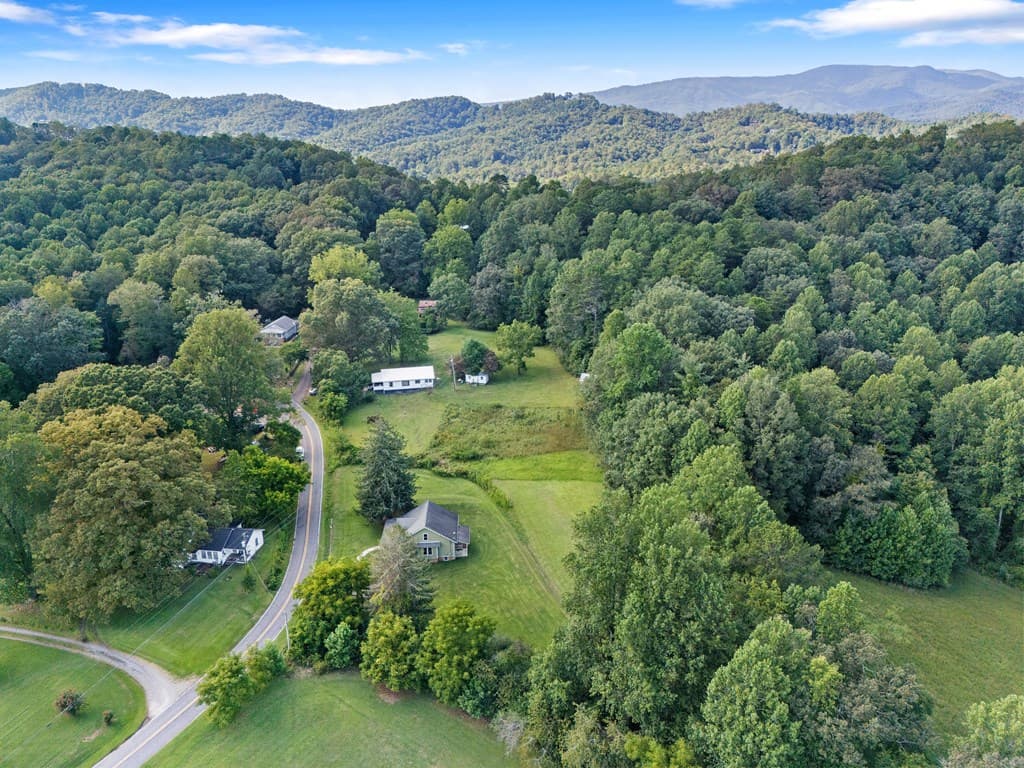 364 Hiawassee Street, Hayesville NC 28904 - Photo