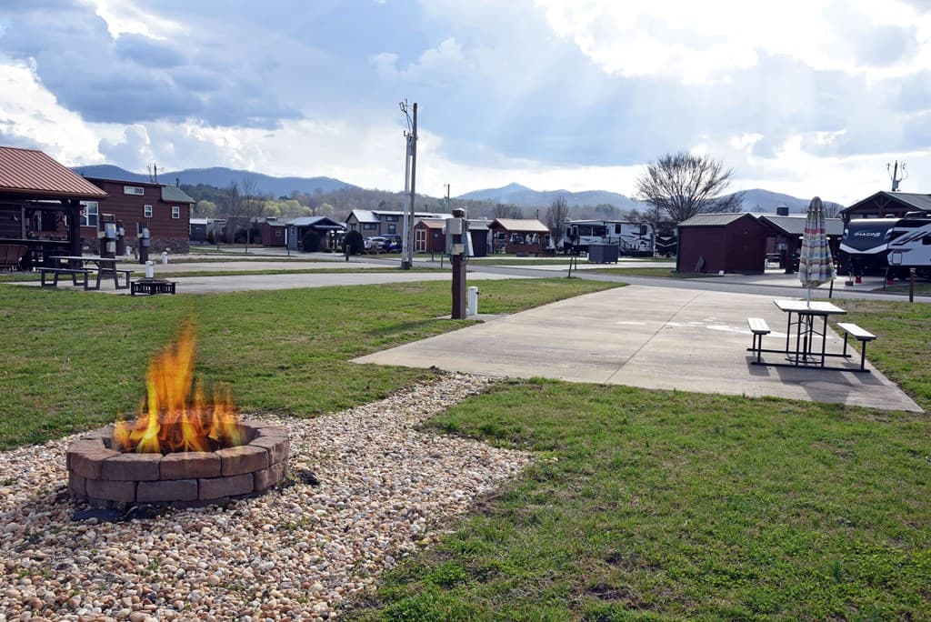 221 Golden Nugget, Blairsville GA 30512 - Photo