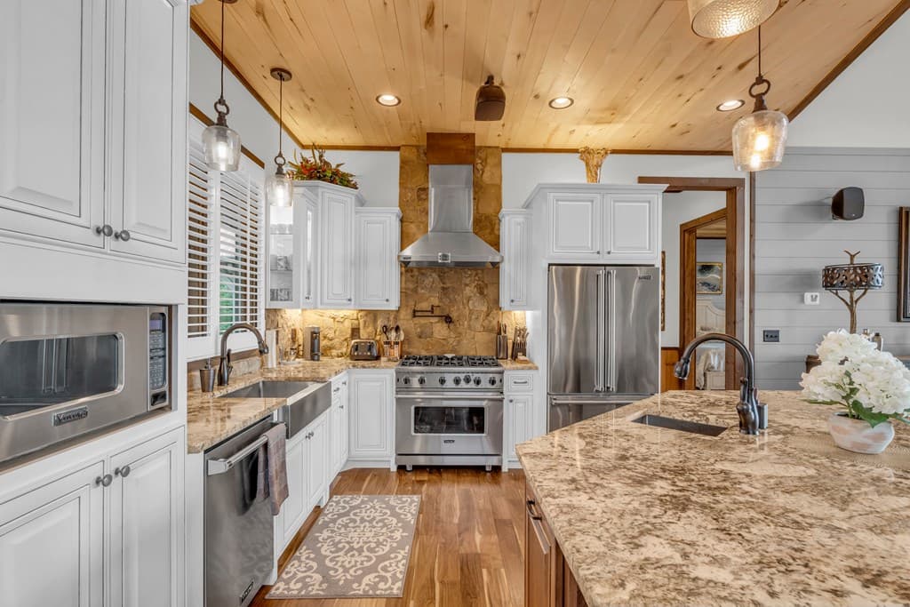 540 Overlook Drive, Blue Ridge GA 30513 - Photo