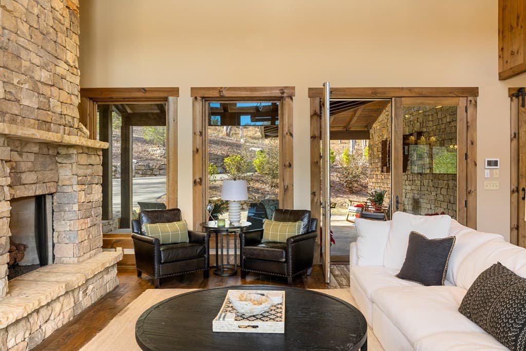 450 Miracle Lane, Blue Ridge GA 30513 - Photo