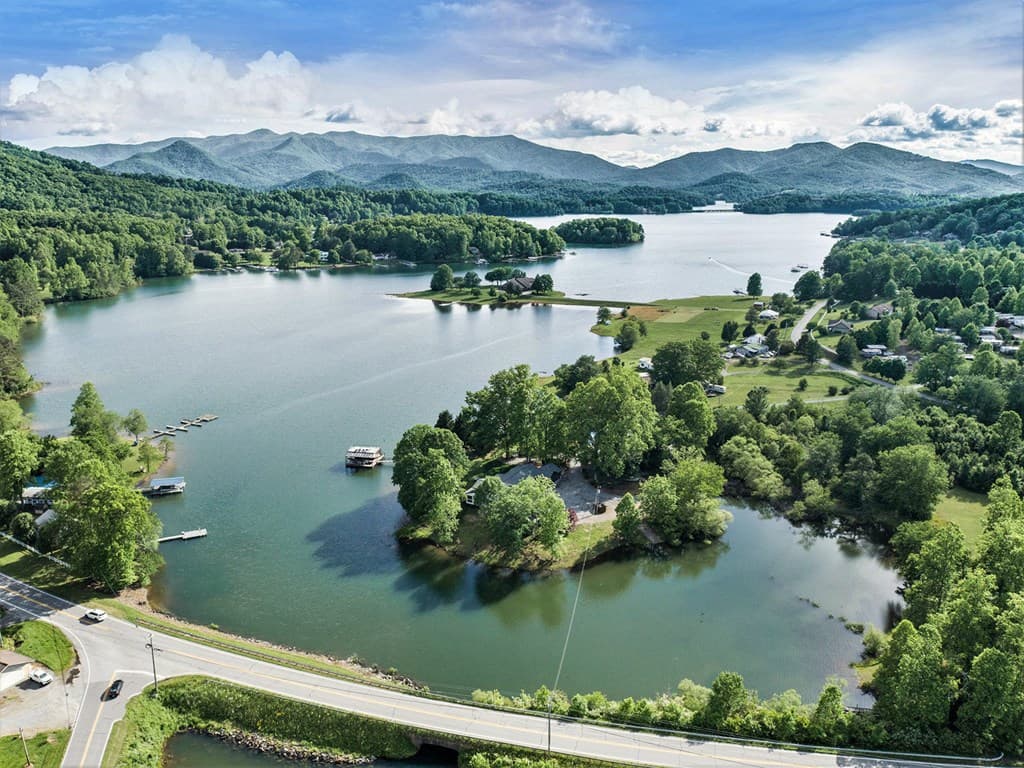 834 Lower Bell Creek Road, Hiawassee GA 30546 - Photo