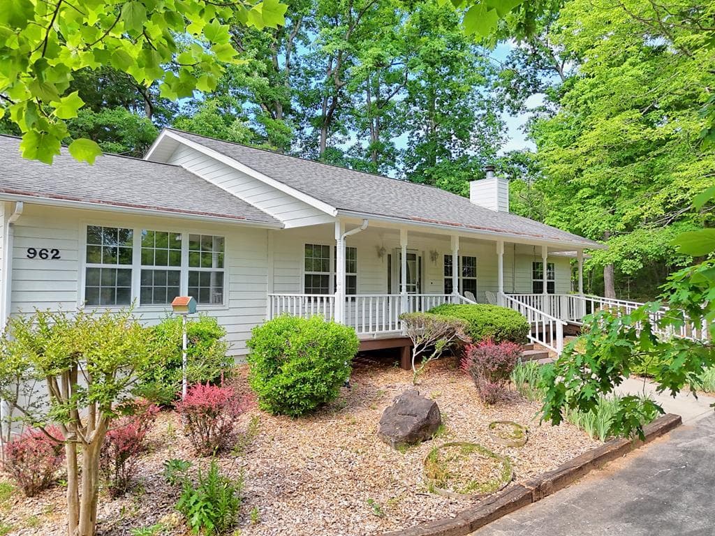 962 Ashley Lane, Young Harris GA 30582 - Primary photo