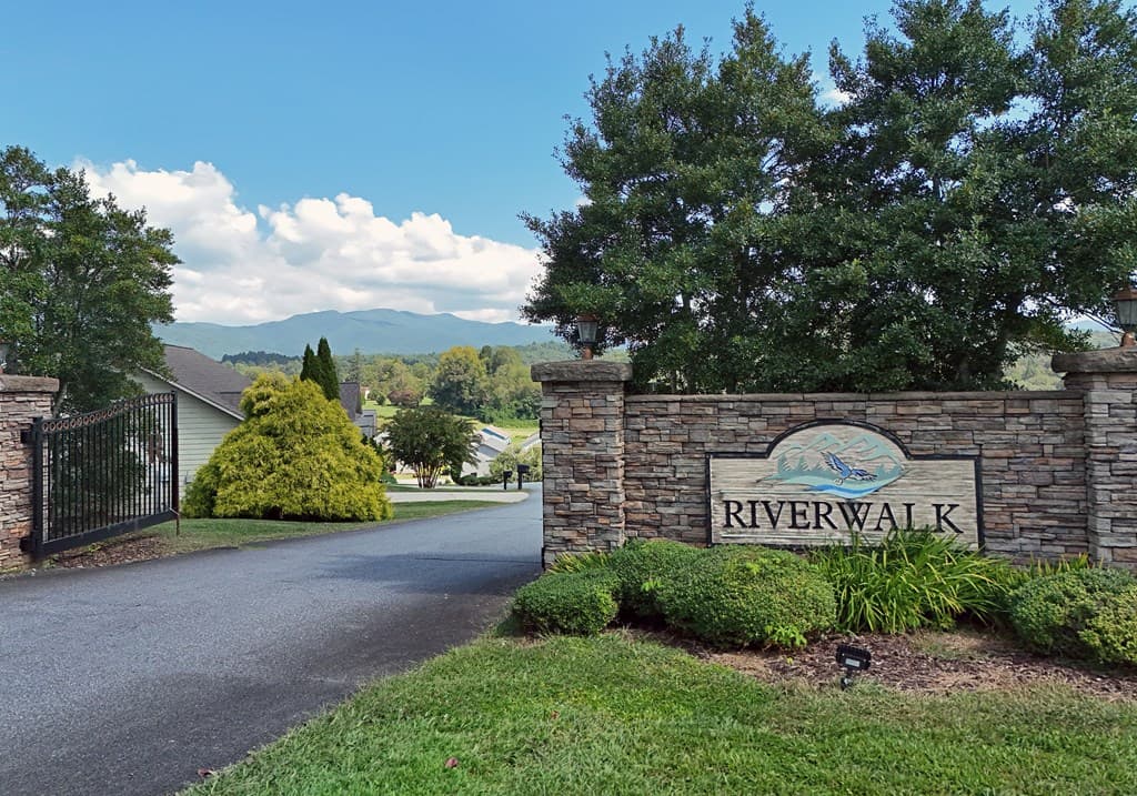 348 Riverwalk Circle, Hayesville NC 28904 - Photo