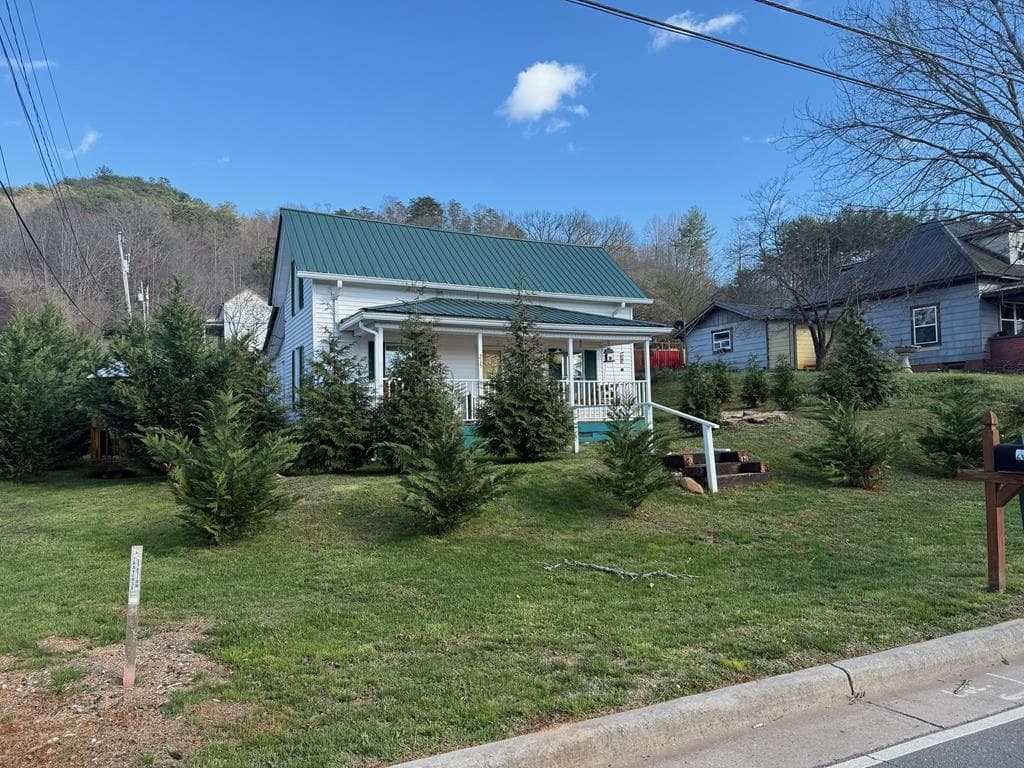 215 Bristol Avenue, Andrews NC 28901 - Primary photo