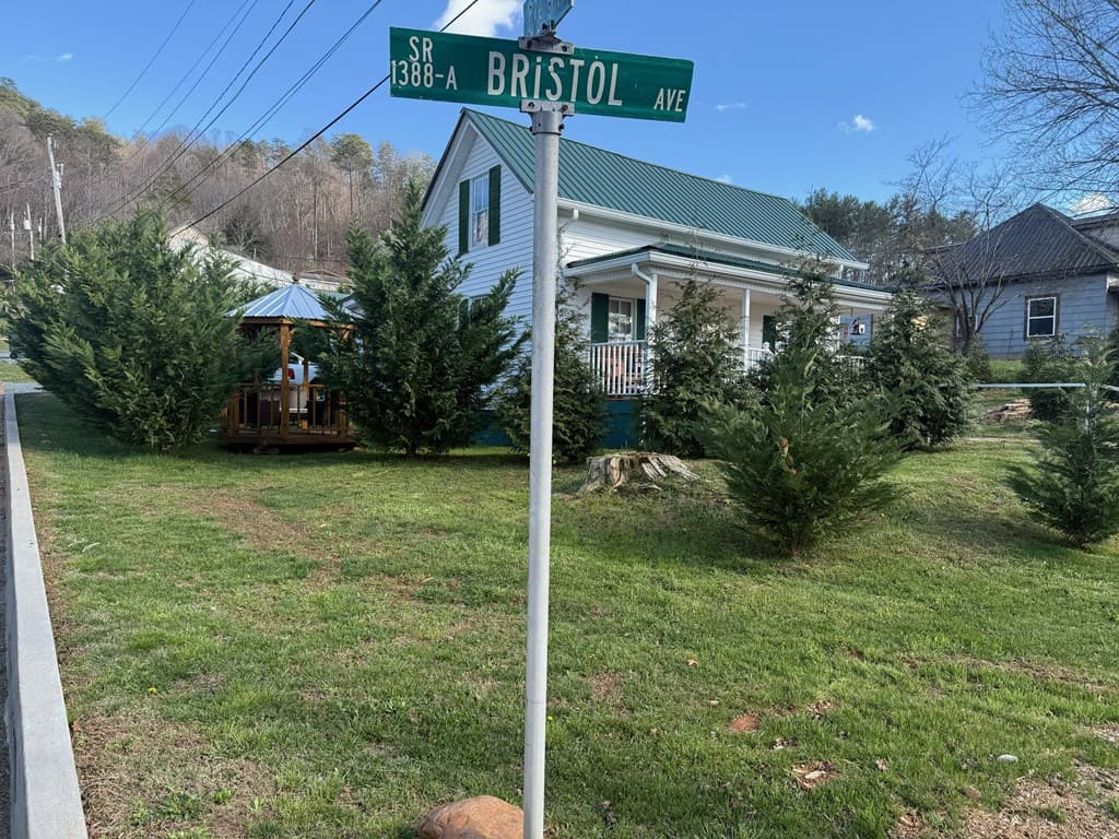 215 Bristol Avenue, Andrews NC 28901 - Photo
