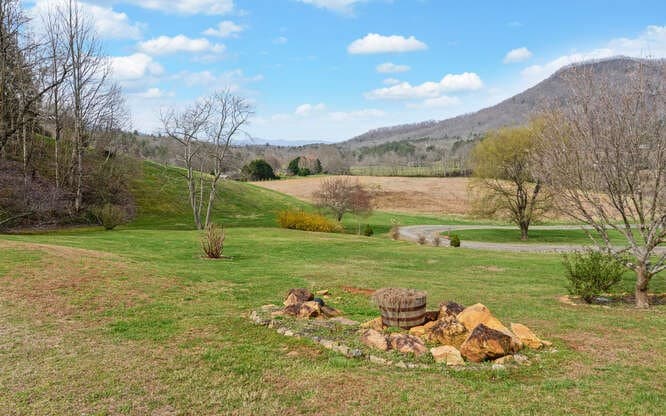 685 Barefoot Road, Hiawassee GA 30546 - Photo