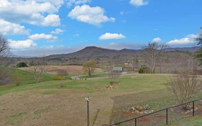 685 Barefoot Road, Hiawassee GA 30546 - Photo