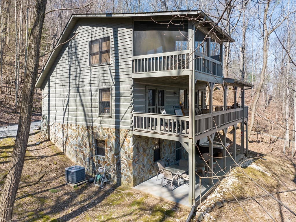 304 Ridge Circle, Blue Ridge GA 30513 - Photo
