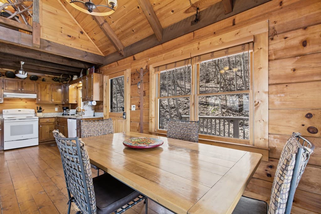 304 Ridge Circle, Blue Ridge GA 30513 - Photo