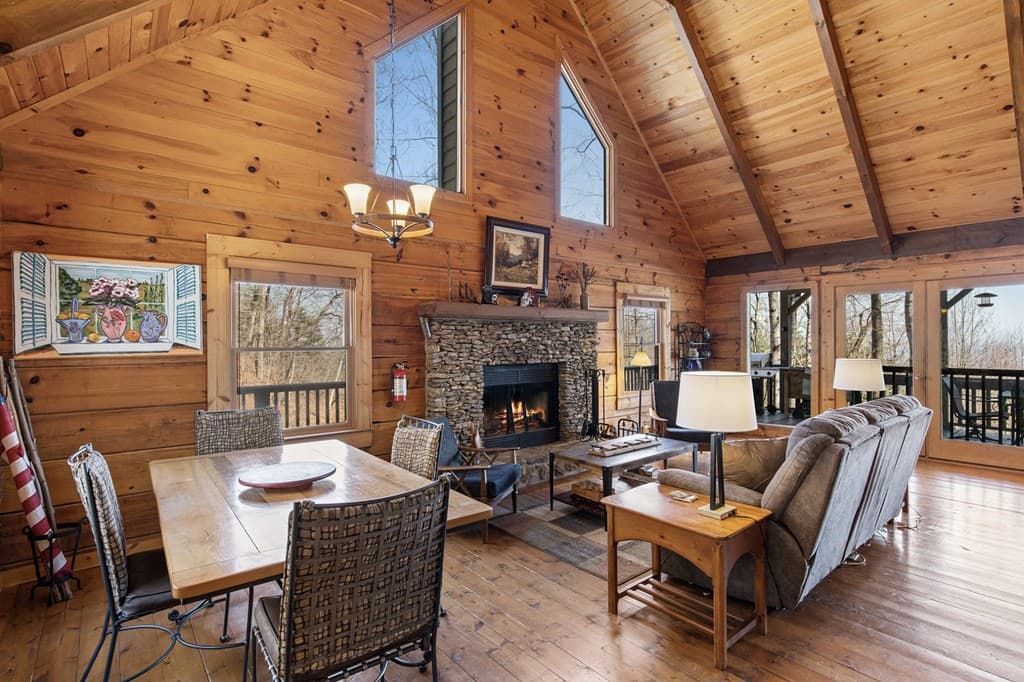 304 Ridge Circle, Blue Ridge GA 30513 - Photo