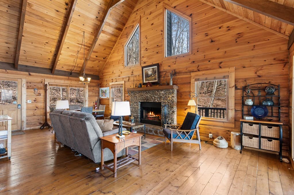 304 Ridge Circle, Blue Ridge GA 30513 - Photo