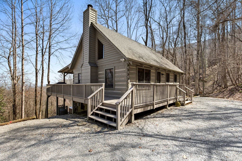 304 Ridge Circle, Blue Ridge GA 30513 - Photo