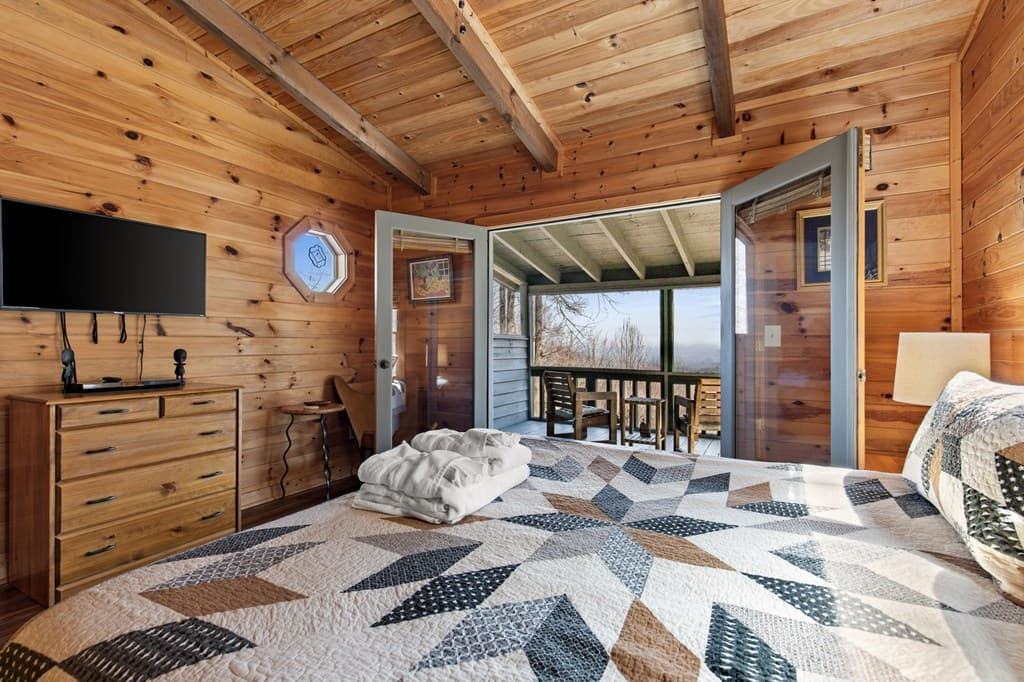 304 Ridge Circle, Blue Ridge GA 30513 - Photo
