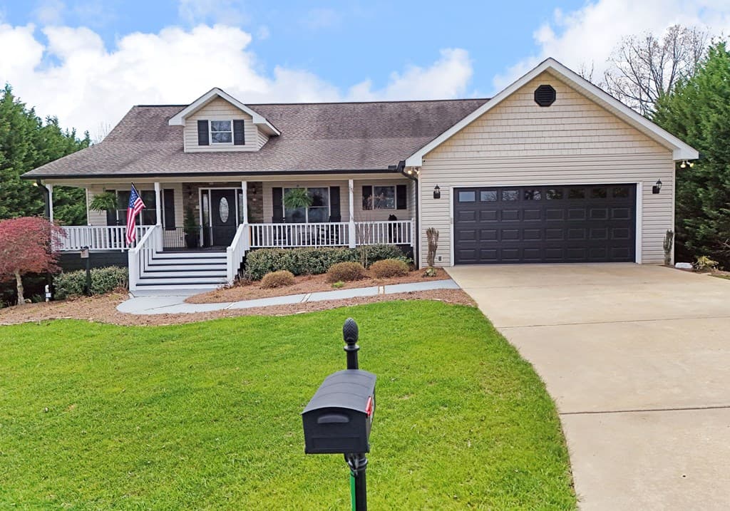 135 W Longview Drive, Blairsville GA 30512 - Photo
