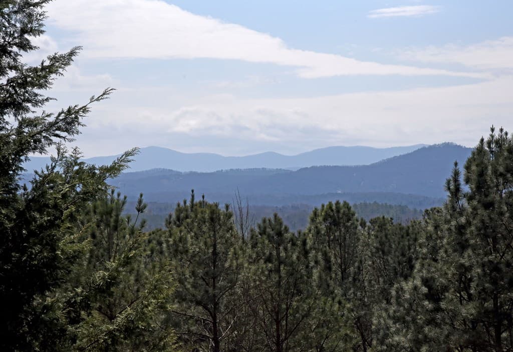 135 W Longview Drive, Blairsville GA 30512 - Photo