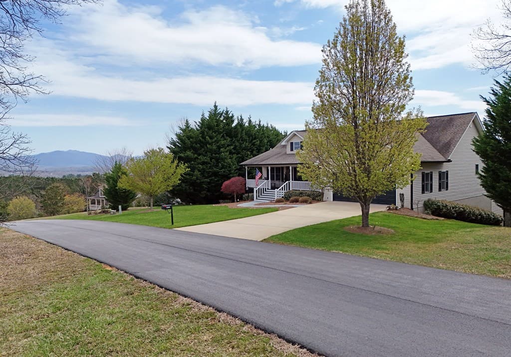 135 W Longview Drive, Blairsville GA 30512 - Photo