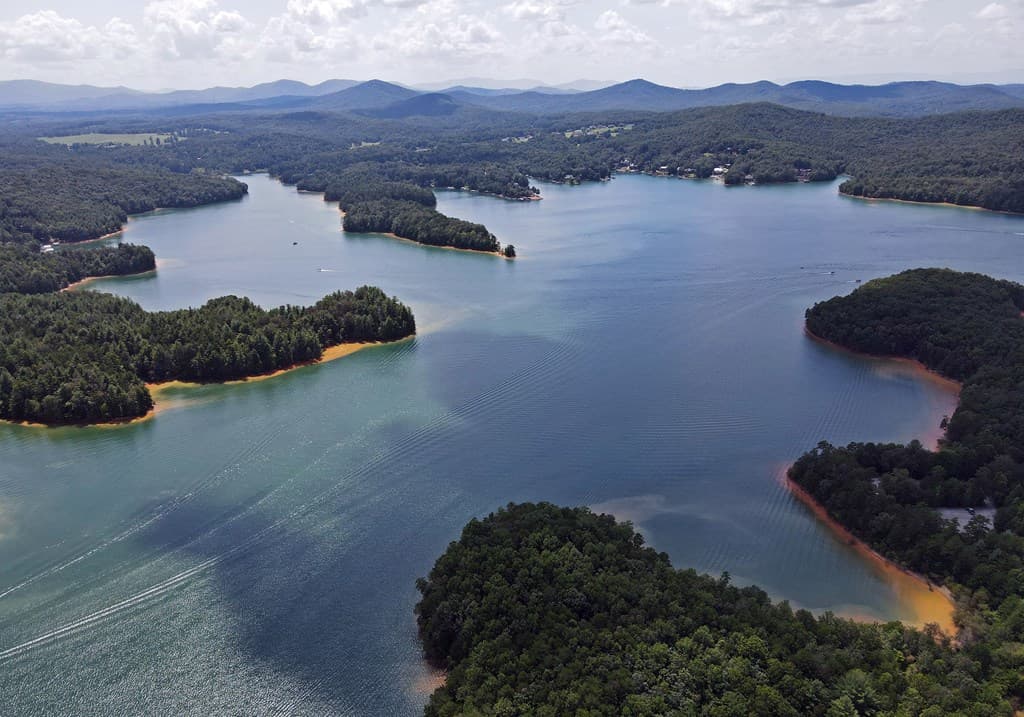 135 W Longview Drive, Blairsville GA 30512 - Photo