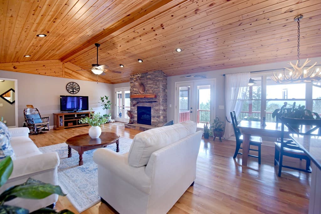 135 W Longview Drive, Blairsville GA 30512 - Photo