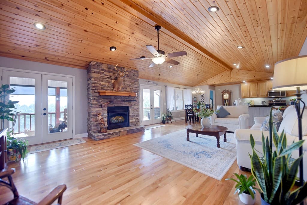 135 W Longview Drive, Blairsville GA 30512 - Photo