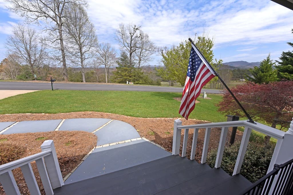 135 W Longview Drive, Blairsville GA 30512 - Photo